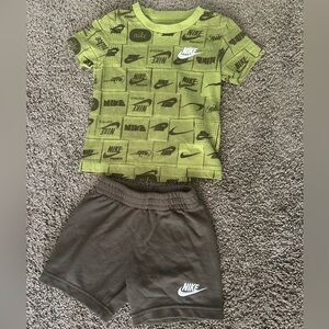 Nike Kids Matching Set in Green and Gray